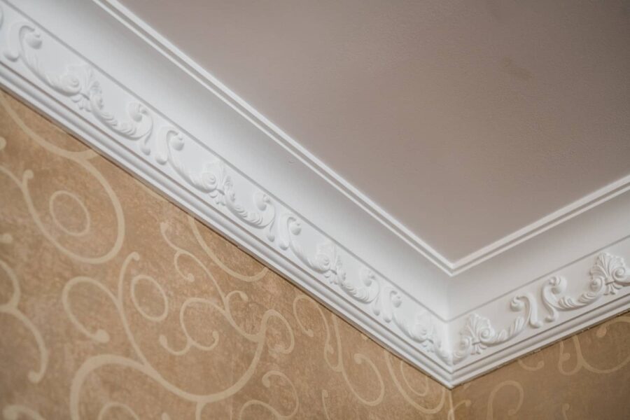 How to cut crown molding